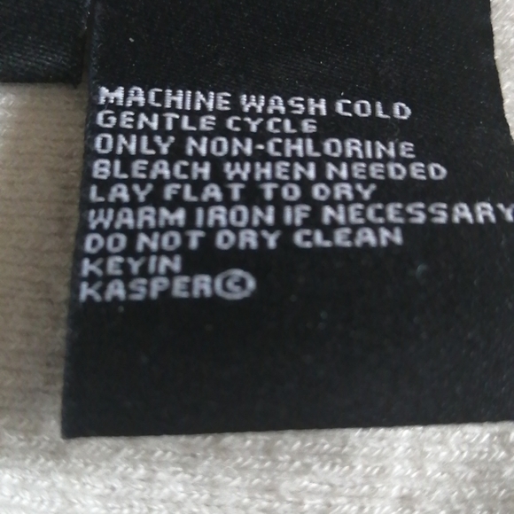 Kasper Knits, Ladies Sweater, Size.. Medium - Picture 8 of 8